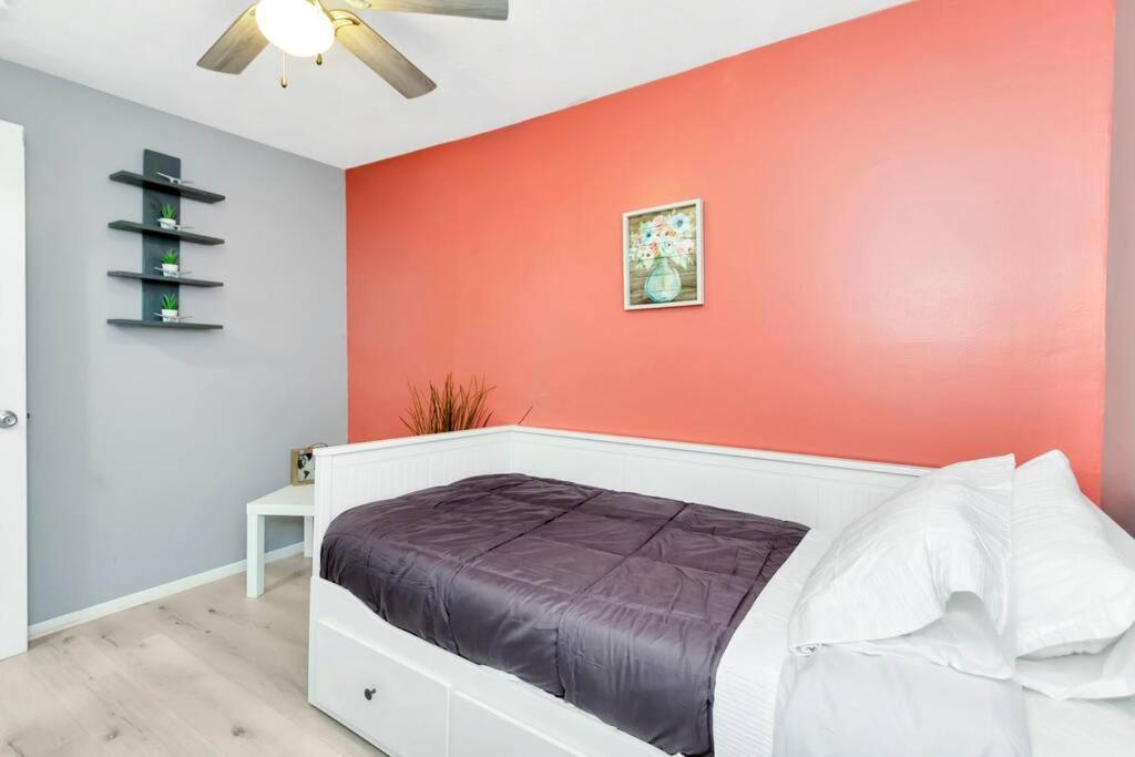 Cozy Bungalow With Patio & Grill, Private And Location Tampa Eksteriør bilde