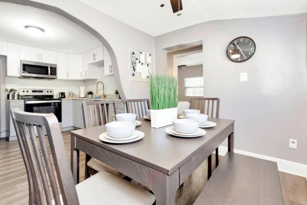 Cozy Bungalow With Patio & Grill, Private And Location Tampa Eksteriør bilde