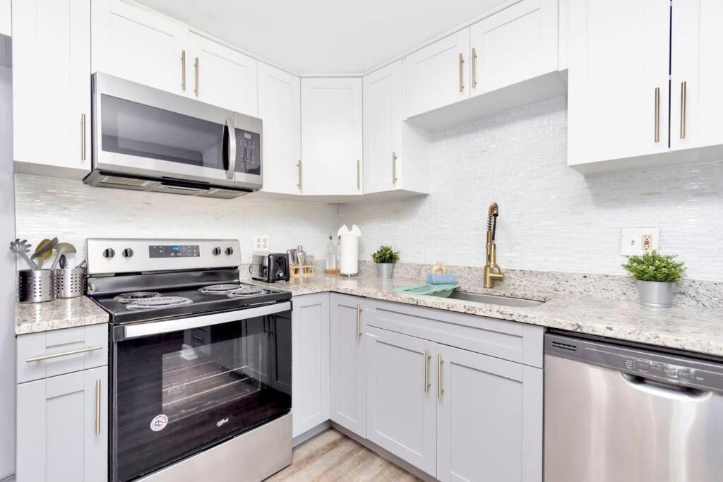 Cozy Bungalow With Patio & Grill, Private And Location Tampa Eksteriør bilde